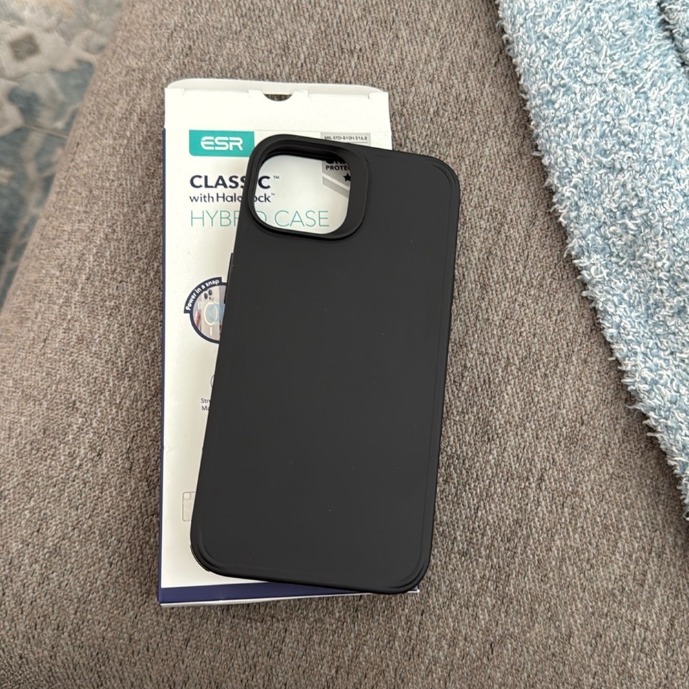 New In Box Hybrid iPhone 14/13 case- Black